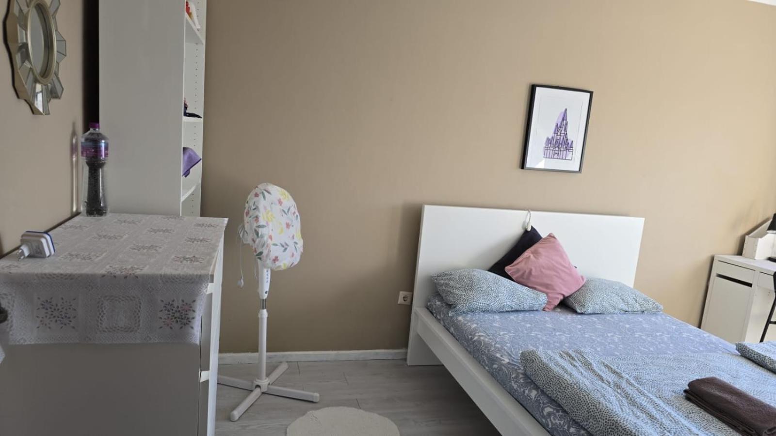 Familiar Com Cama De Casal Apenas Casais E Raparigas Nenhum Homem Individual Habitación en casa particular *